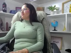Amateur Free Porn Cam of chantal_adams0