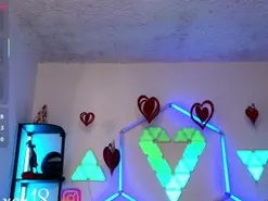 Amateur Free Porn Cam of LittleVixen18
