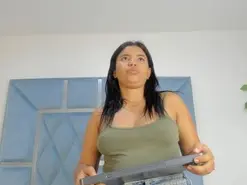 Amateur Free Live Porn of Lucy_asm