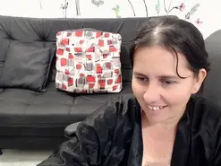 Amateur Live Sex Cam of selene_mom