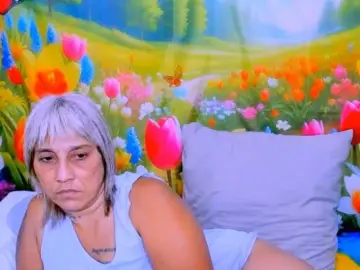 Bongacams Nude Webcam of indianroxy