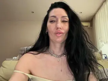 KorolevaQween000 from bongacams