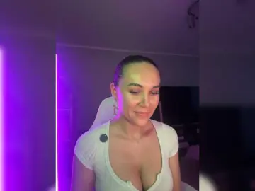 Bongacams Free Porn Cam of QWEENII