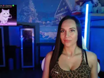 QWEENII from bongacams