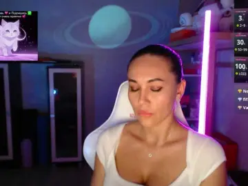 Bongacams Watch Live Sex Cams of QWEENII