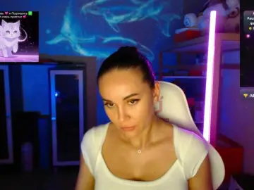 Bongacams Adult Webcam of QWEENII
