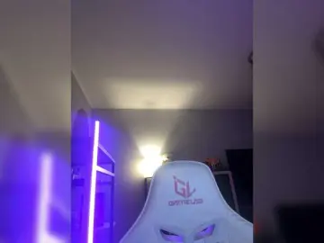 Bongacams Live Sex Cam of QWEENII