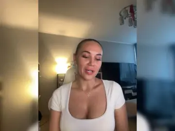 Bongacams Watch Live Sex Cams of QWEENII