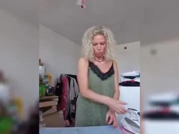 Bongacams Nude Webcam of MoonKitten