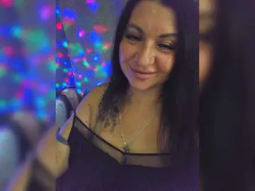 Nikoletta25 from bongacams
