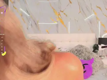 Bongacams Sex Cam of EmilyLeah