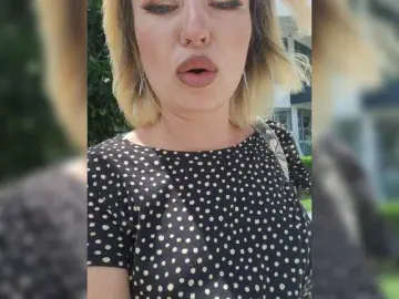 MinniMia from bongacams