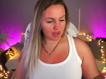 Bongacams Adult Video Chat of KiraCandyS