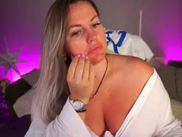 Bongacams Sex Cam of KiraCandyS