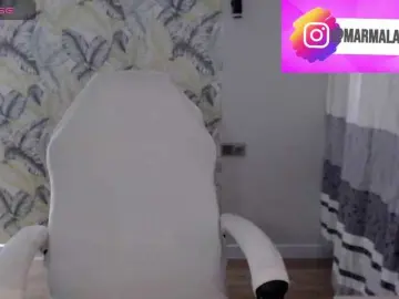 Bongacams Live Sex Cam of Foxymoxy19