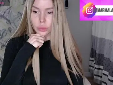 Foxymoxy19 from bongacams