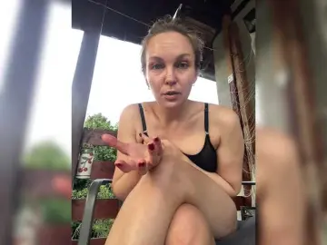 Bongacams Nude Webcam of Alisasqrl