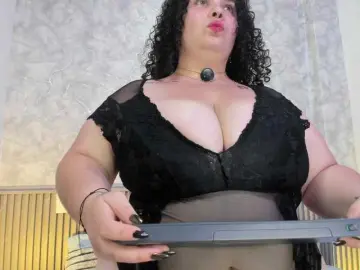 Bongacams Watch Live Sex Cams of Reichel05