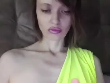 Bongacams Free Porn Cam of lilisexy14
