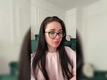 Bongacams Live Sex Cam of Chiaralovee