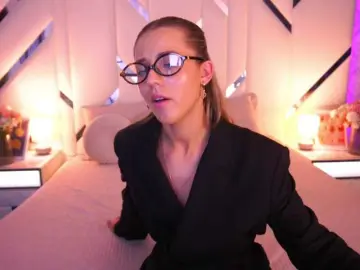 Bongacams Best Webcam of LoveeDove