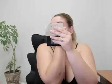 Bongacams Free Porn Cam of AvaQueen