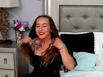 LauraSnow from bongacams