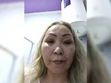 Qweentis from bongacams