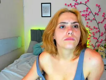 Bongacams Watch Live Sex Cams of DellaRowwe