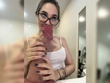 Bongacams Free Live Porn of YoloLove