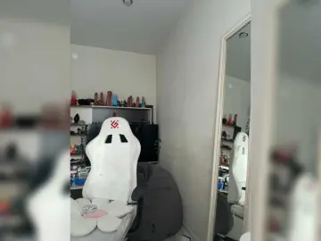 Bongacams Watch Live Sex Cams of YoloLove