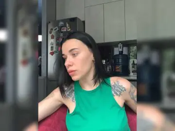 Bongacams Watch Live Sex Cams of MaidenCrystal