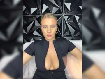 LYLAtop from bongacams