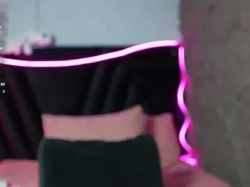 Bongacams Free Porn Cam of mamaneedsfun
