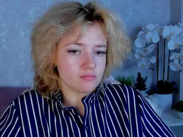 LunaaBee from bongacams