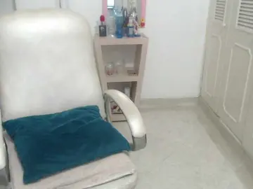 leonela-68 from bongacams