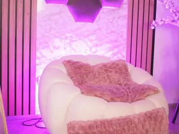Bongacams Watch Live Sex Cams of KiraKrush