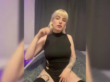 KissMeSlow- from bongacams