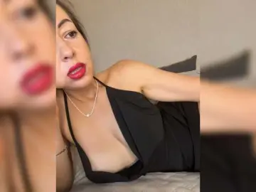 Bongacams Nude Webcam of ElviraMilf