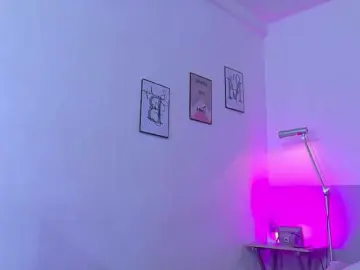 Bongacams Sex Cam of littleeemiily