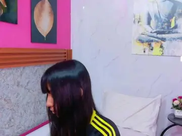 Bongacams Live Sex Cam of littleeemiily