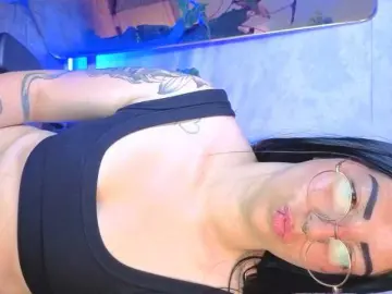Bongacams Live Sex Cam of mia-jons2