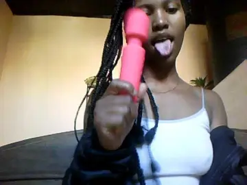 Nathiii from bongacams