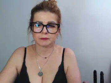 Bongacams Watch Live Sex Cams of MilfHester4U