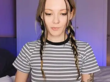 Bongacams Free Live Porn of Alicee-teasee