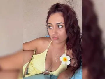 Adel-chocolatee from bongacams
