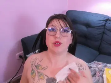 Bongacams Watch Live Sex Cams of cinamoon