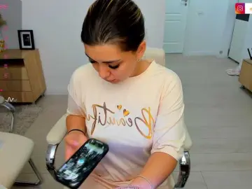 Bongacams Free Porn Cam of EveeEvian