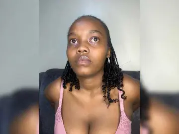 Bongacams Watch Live Sex Cams of Curvy-maxy9