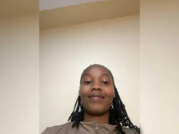 Bongacams Watch Live Sex Cams of Curvy-maxy9